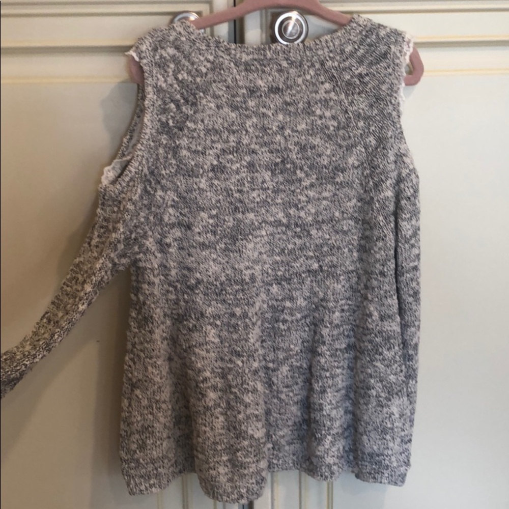 2 Abercrombie kids cold shoulder sweaters - Picture 4 of 7